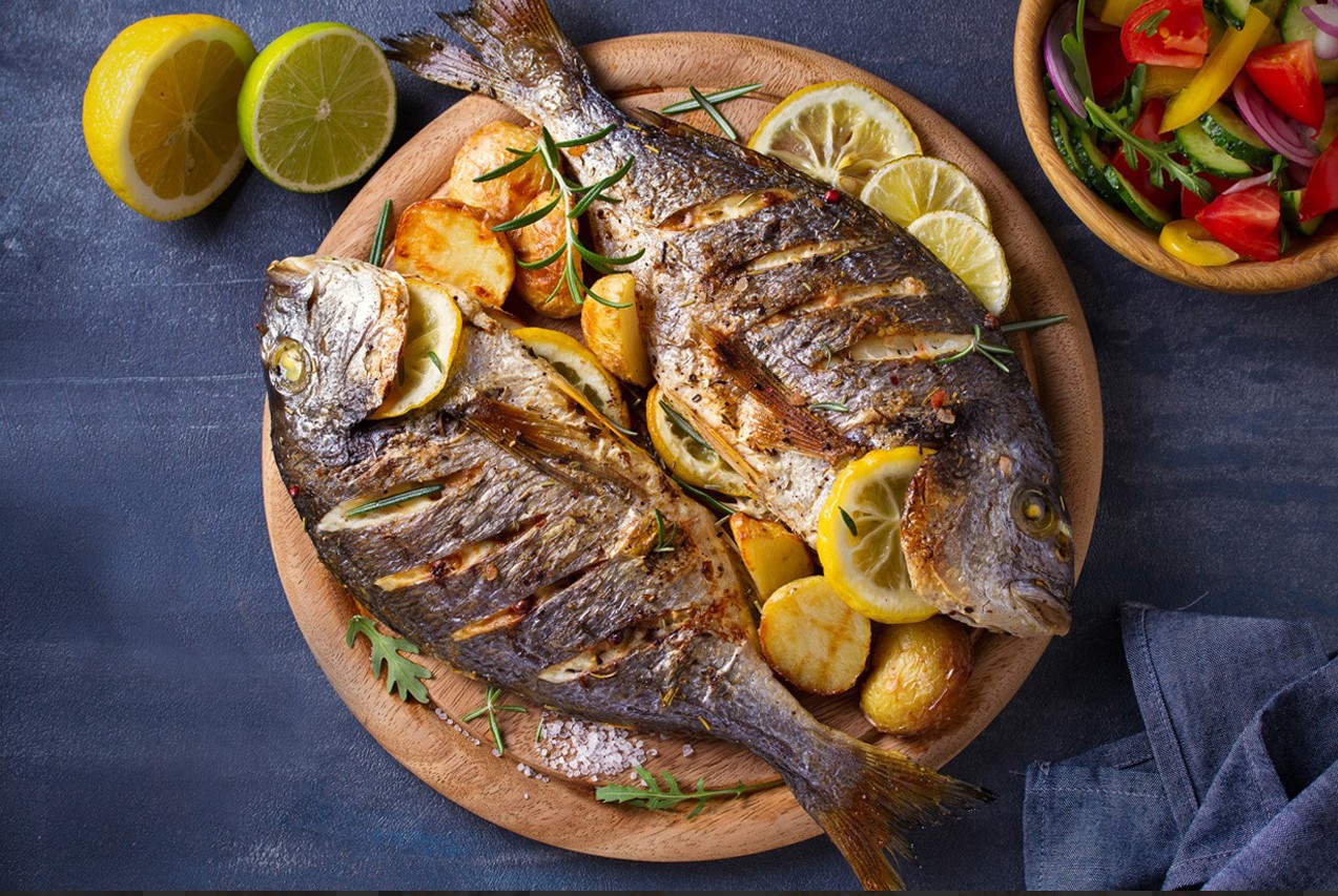 Poisson frais dans les tavernes de Thermaikos