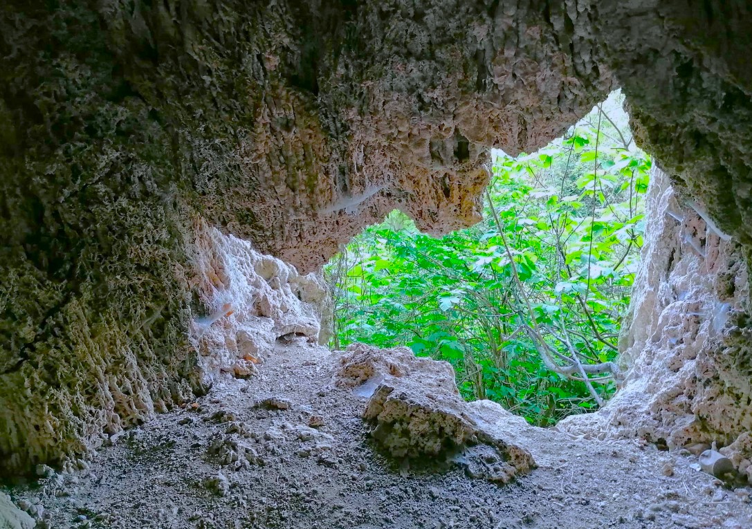 Höhle "40 Kamares" photo