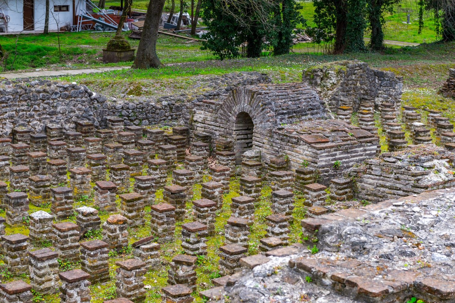 Великие термальные ванны Диона 