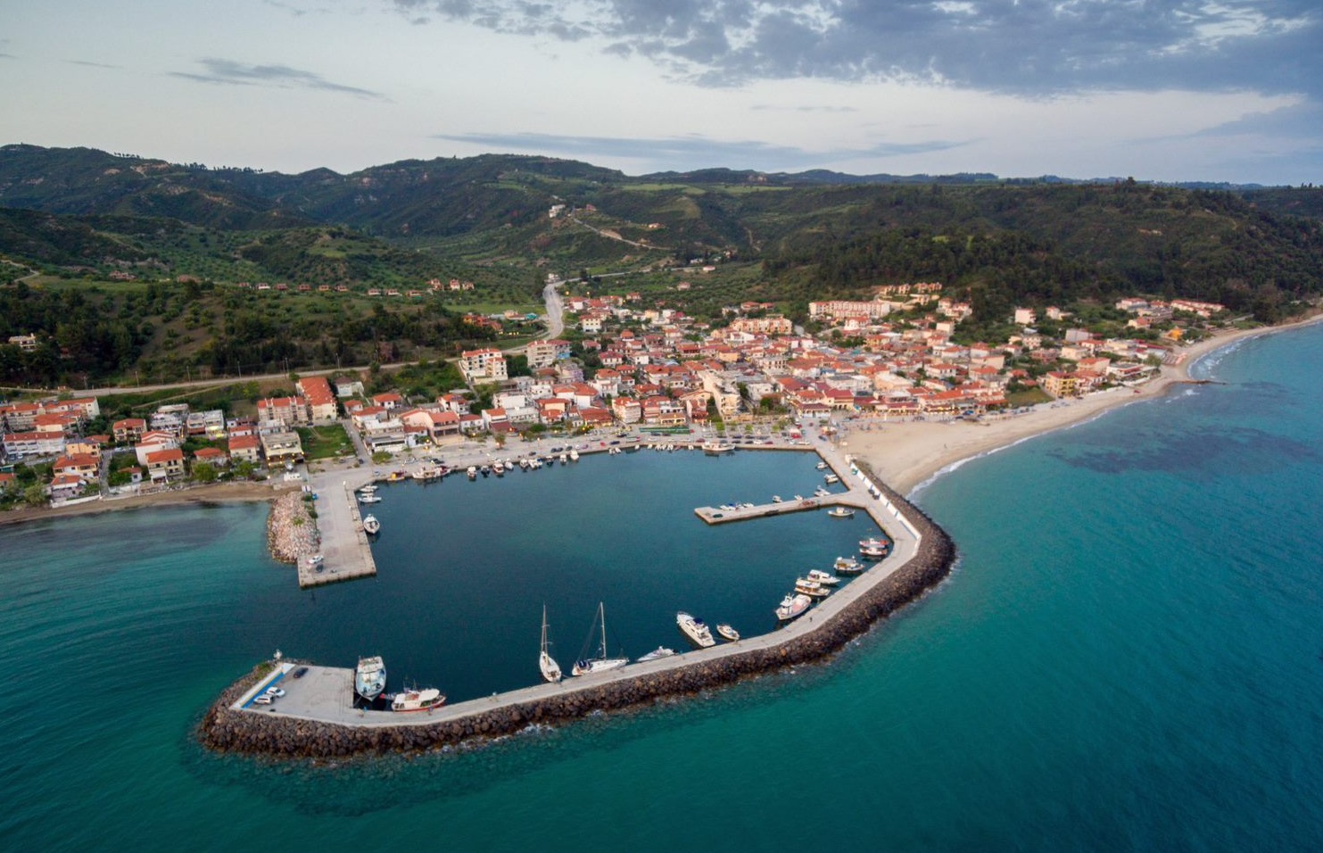 Playa de Nea Skioni photo